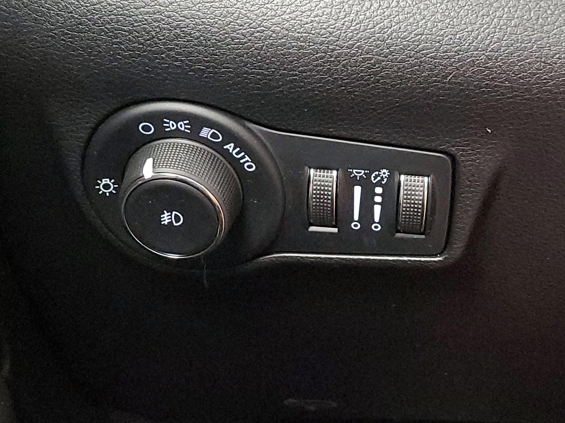 Thumbnail: 2022 Jeep Compass - 13