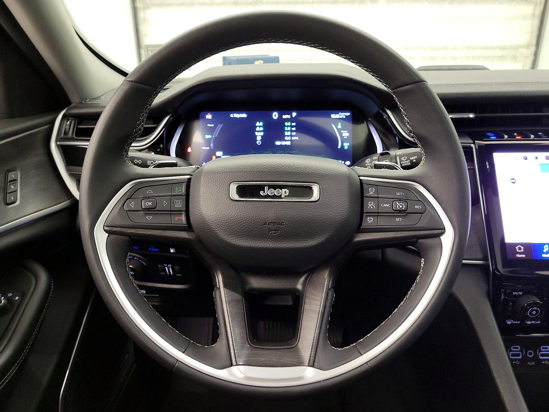 Thumbnail: 2023 Jeep Grand Cherokee - 10