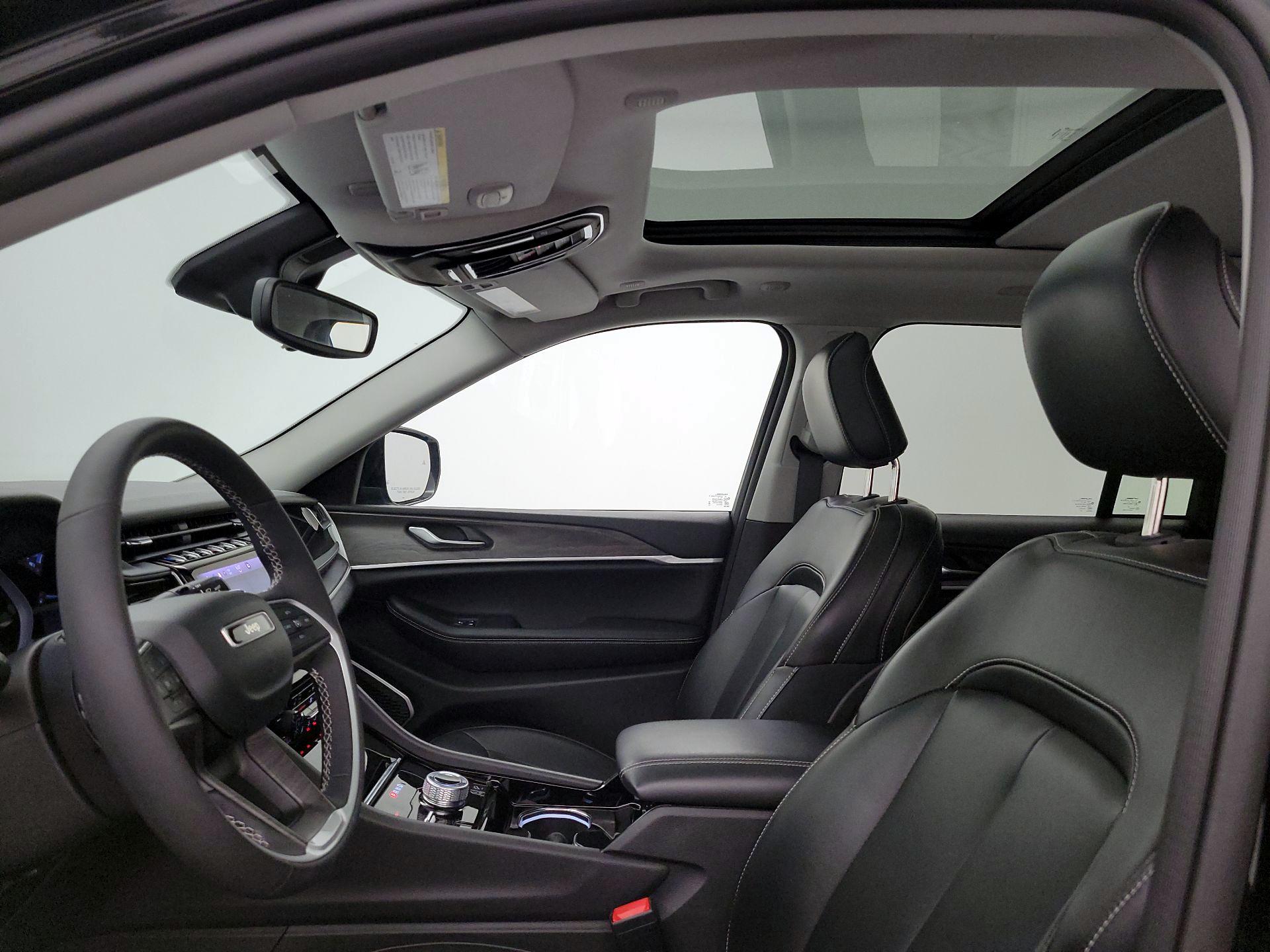 Thumbnail: 2023 Jeep Grand Cherokee - 20