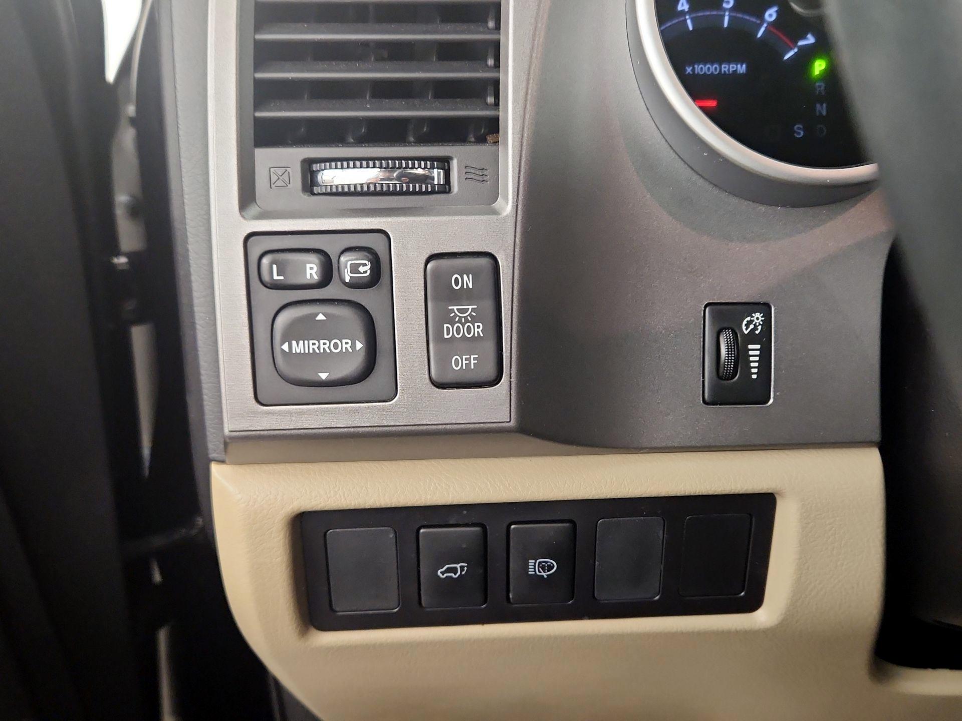Thumbnail: 2015 Toyota Sequoia - 13