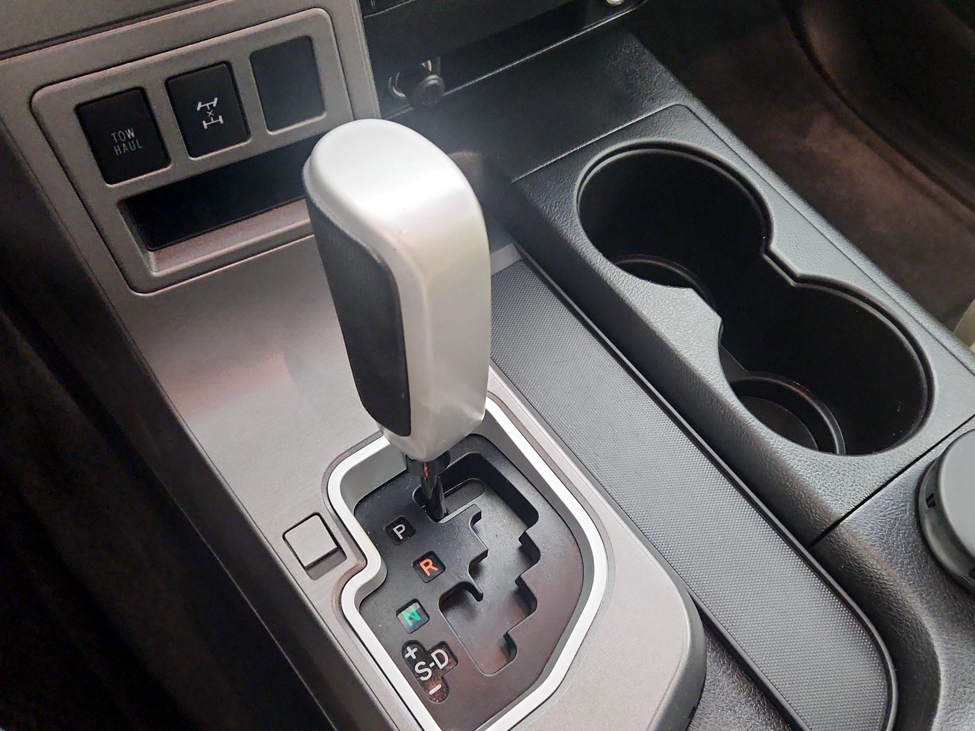 Thumbnail: 2015 Toyota Sequoia - 18