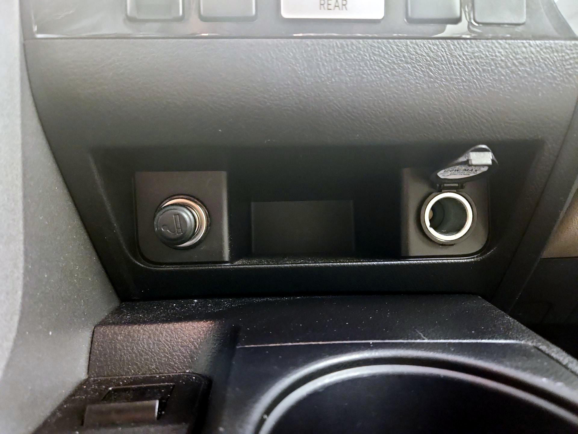Thumbnail: 2015 Toyota Sequoia - 19
