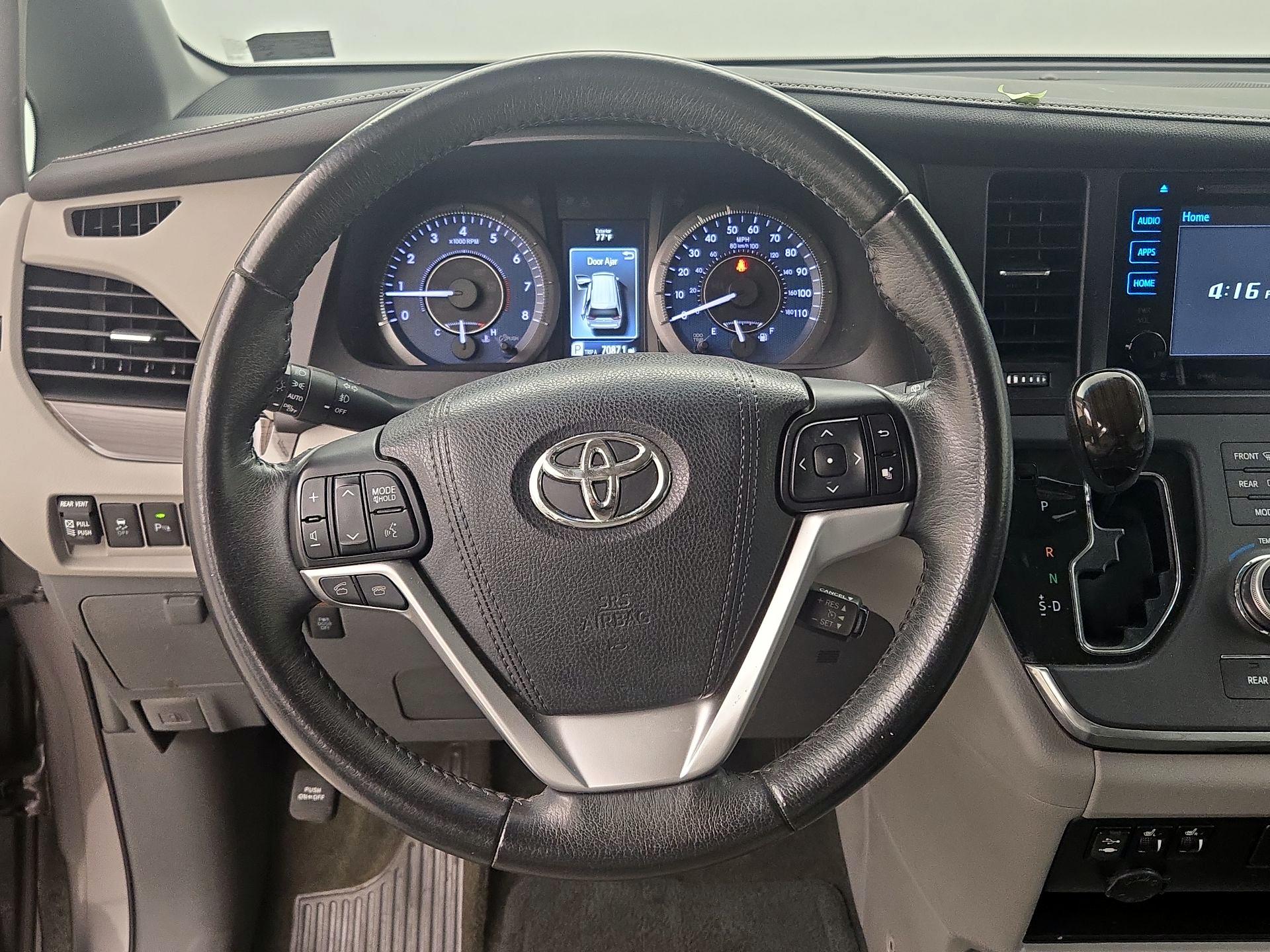 Thumbnail: 2016 Toyota Sienna - 10