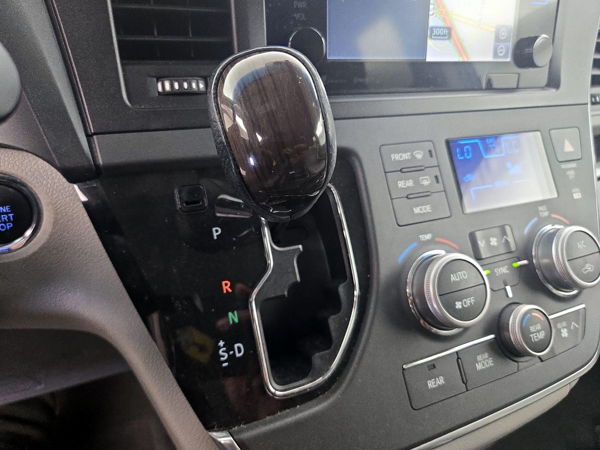 Thumbnail: 2016 Toyota Sienna - 18