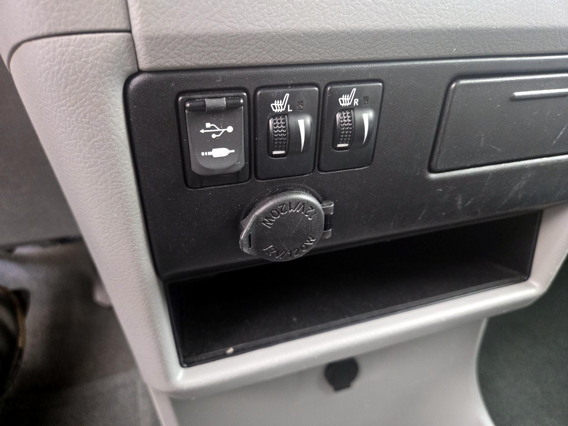 Thumbnail: 2016 Toyota Sienna - 19