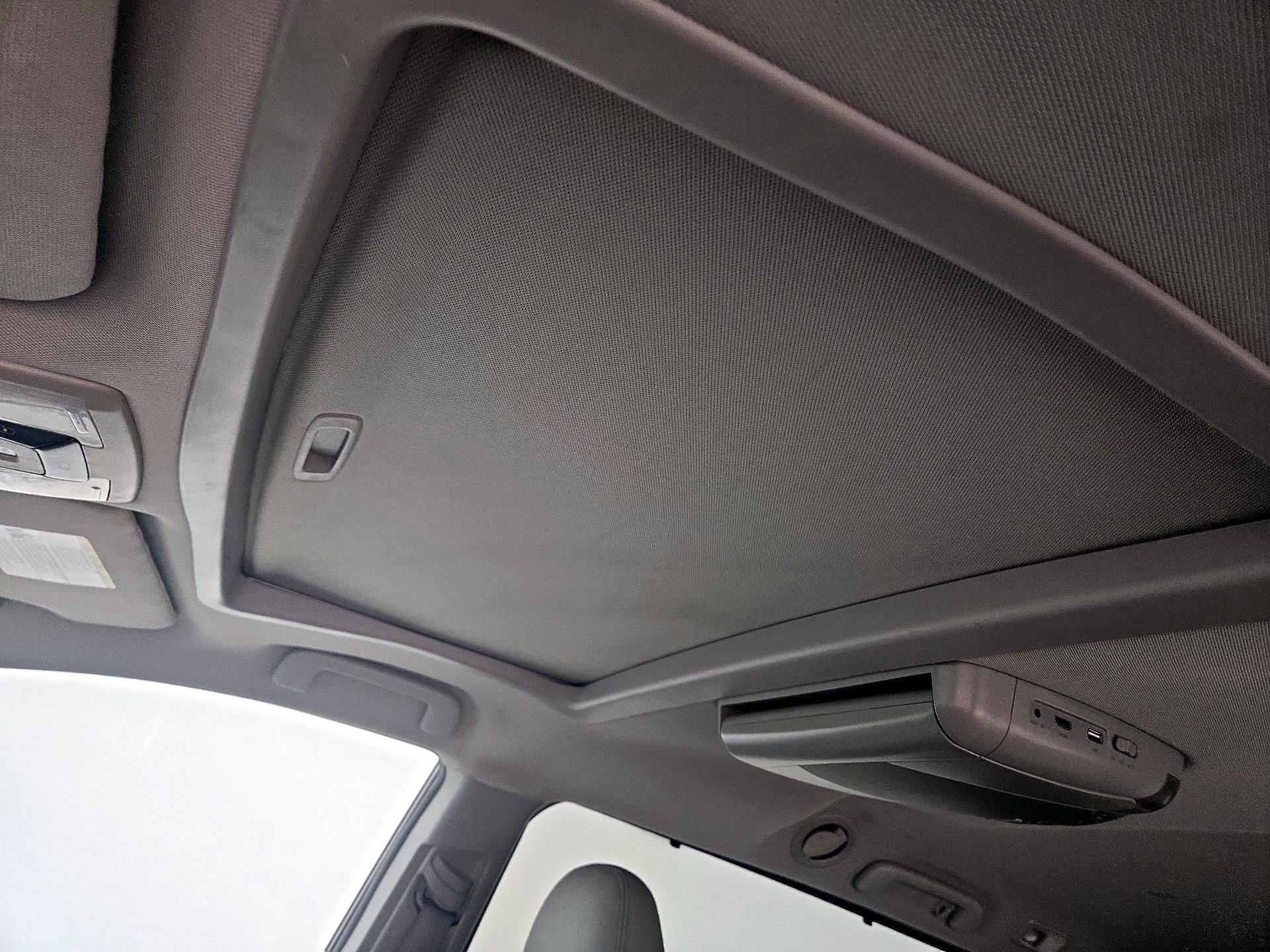 Thumbnail: 2016 Toyota Sienna - 20