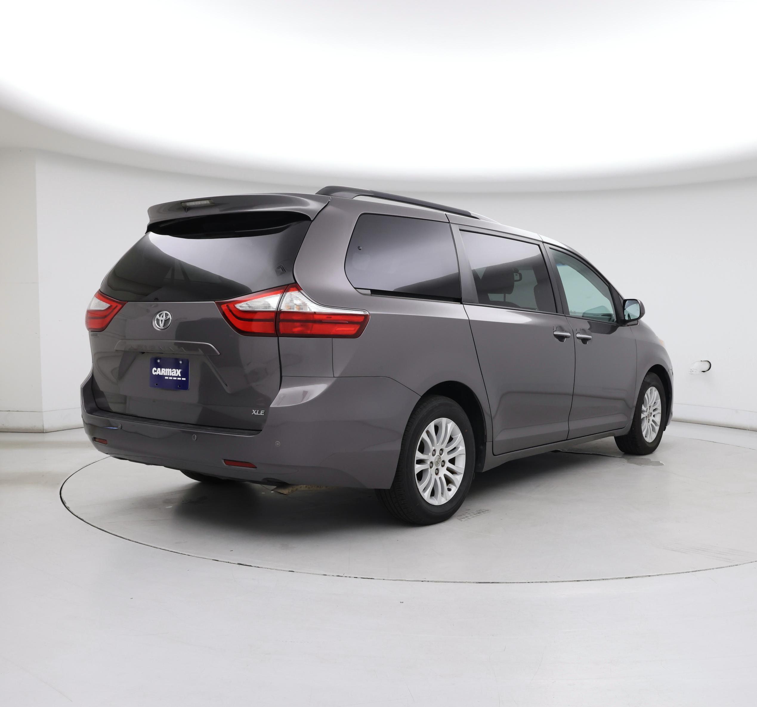Thumbnail: 2016 Toyota Sienna - 8
