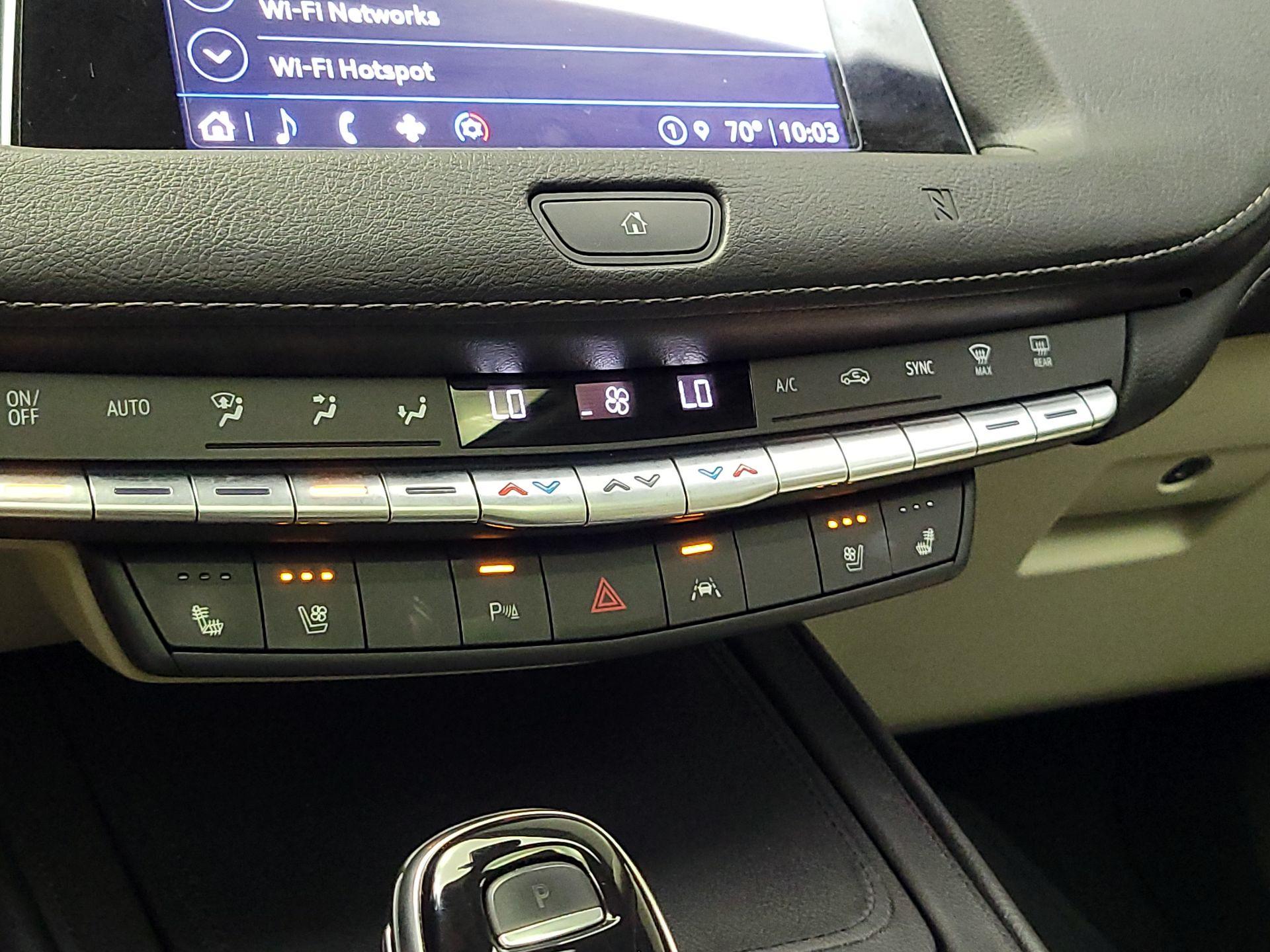 Thumbnail: 2021 Cadillac XT4 - 16