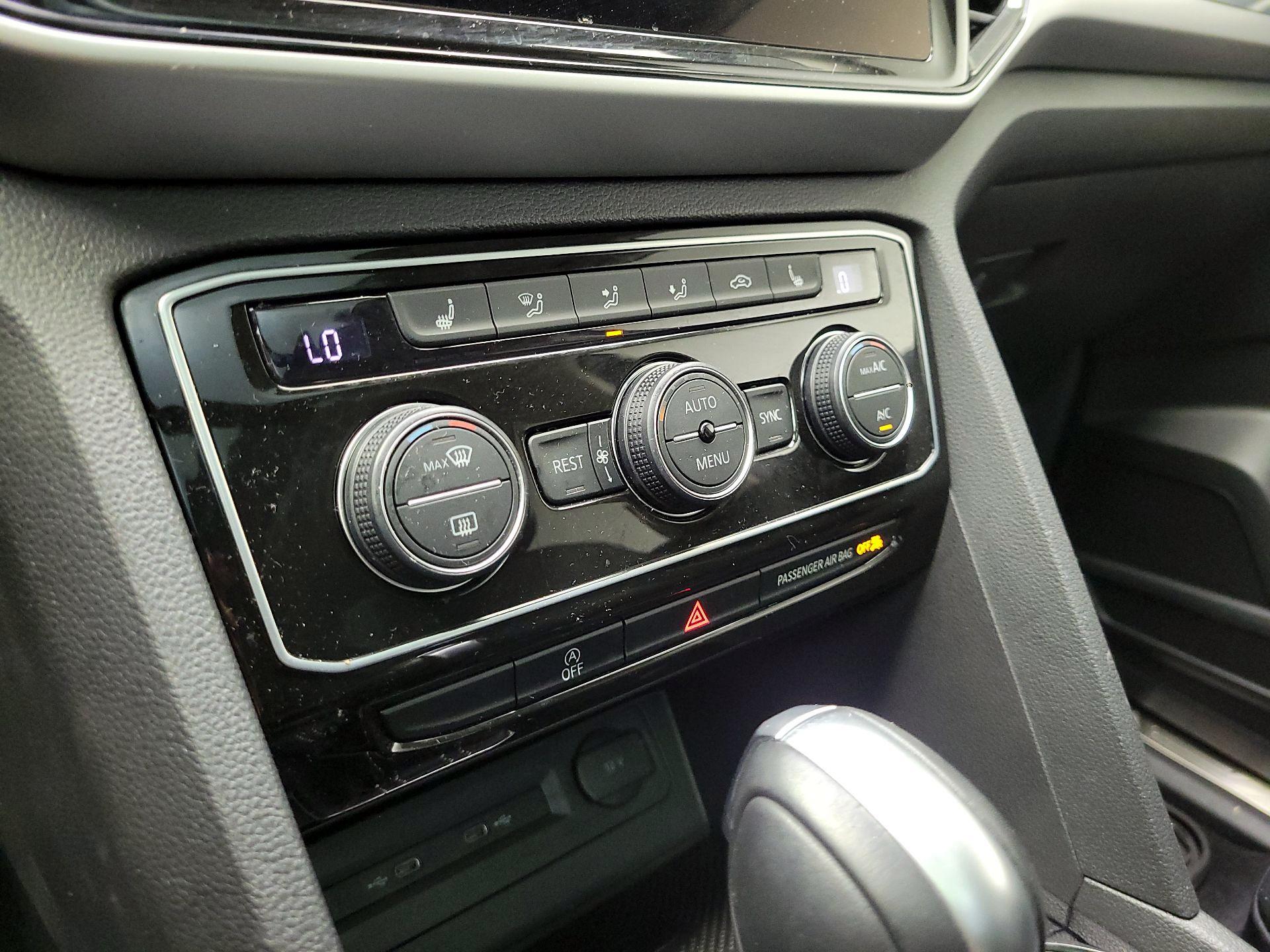 Thumbnail: 2021 Volkswagen Atlas - 17