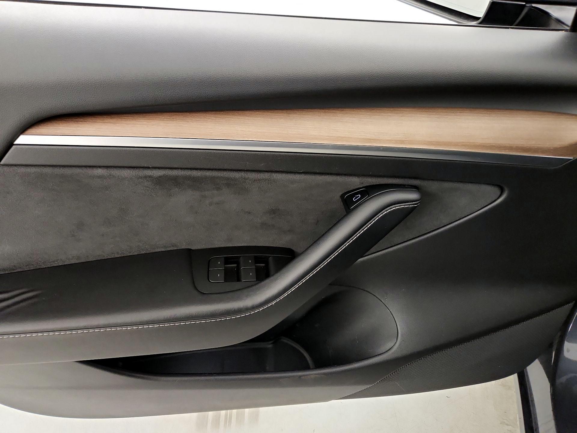 Thumbnail: 2021 Tesla Model 3 - 12