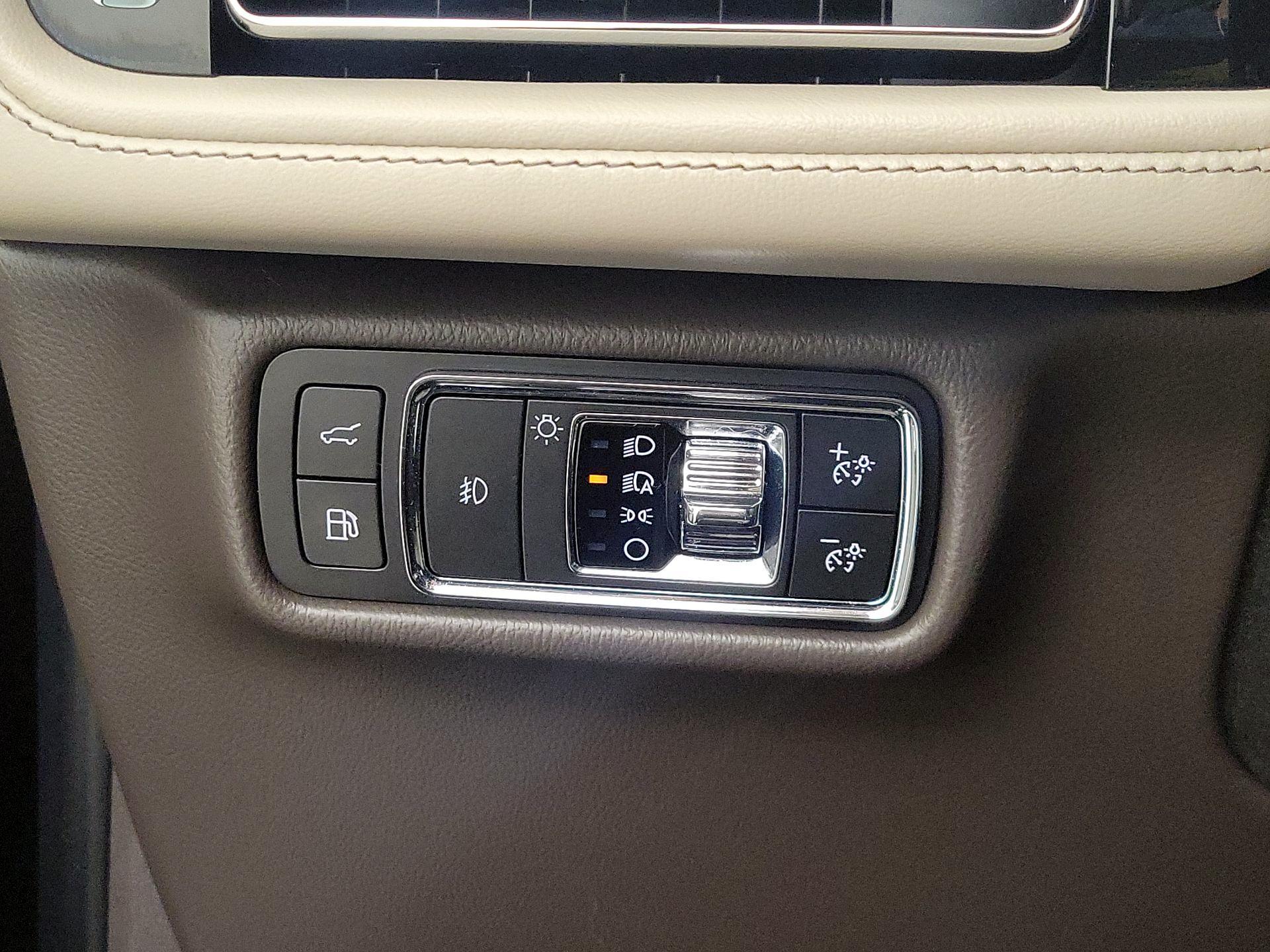 Thumbnail: 2022 Lincoln Aviator - 13