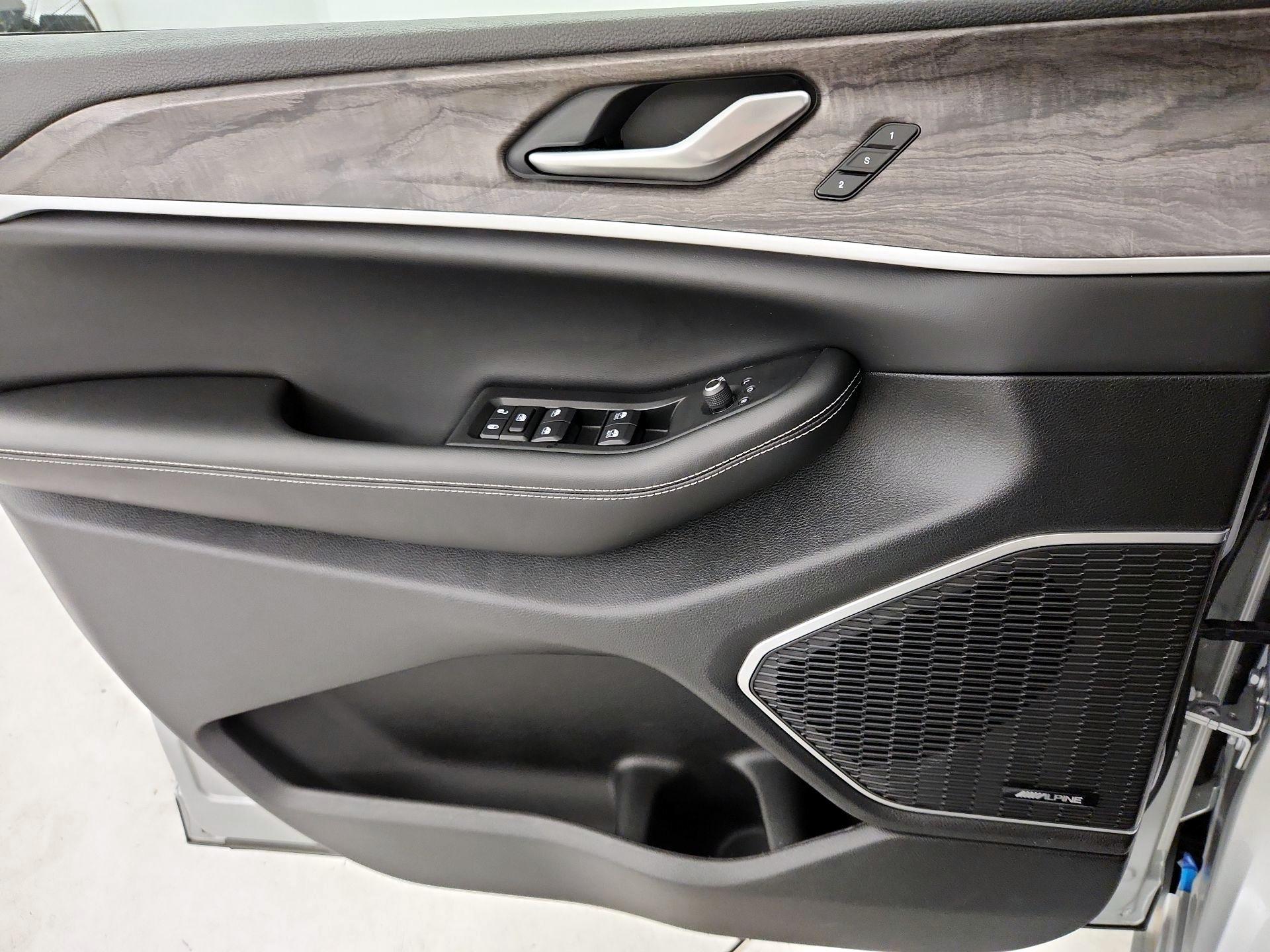 Thumbnail: 2024 Jeep Grand Cherokee - 10