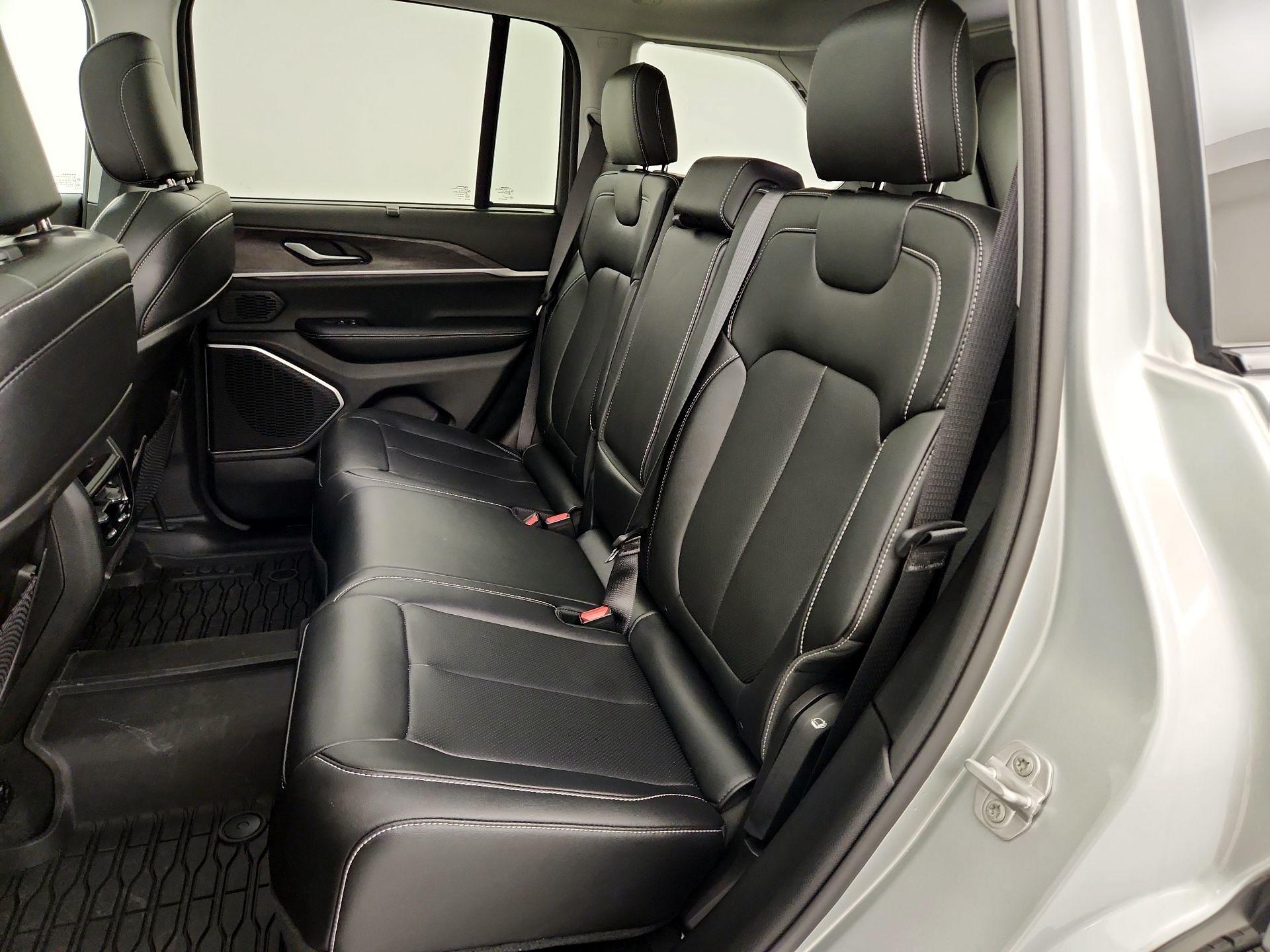 Thumbnail: 2024 Jeep Grand Cherokee - 19