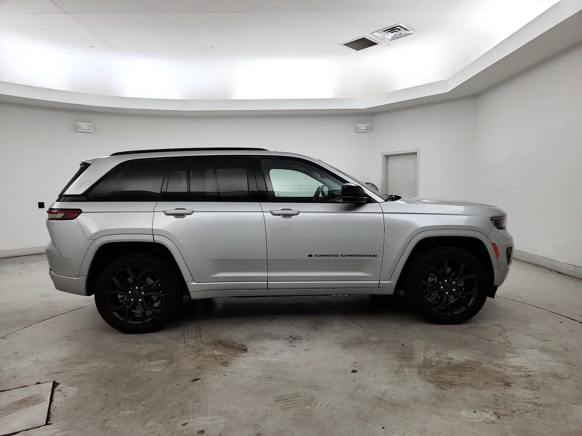 Thumbnail: 2024 Jeep Grand Cherokee - 4