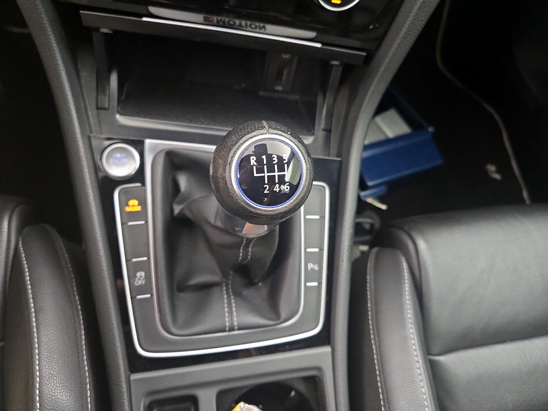 Thumbnail: 2016 Volkswagen Golf - 18