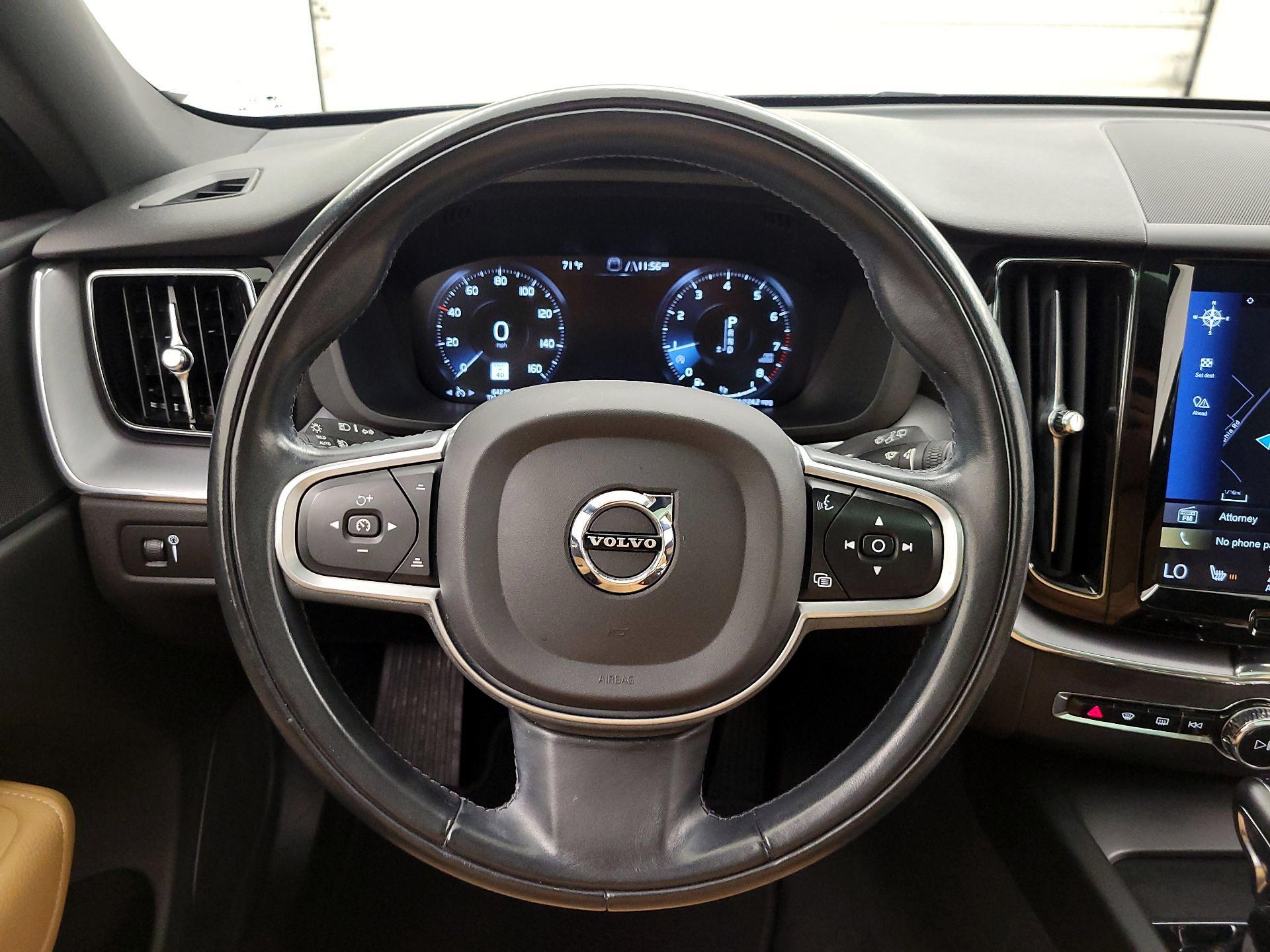 Thumbnail: 2020 Volvo XC60 - 10