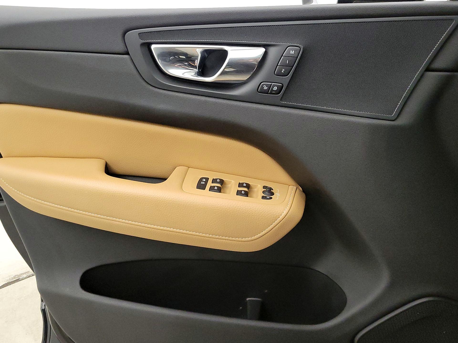 Thumbnail: 2020 Volvo XC60 - 12