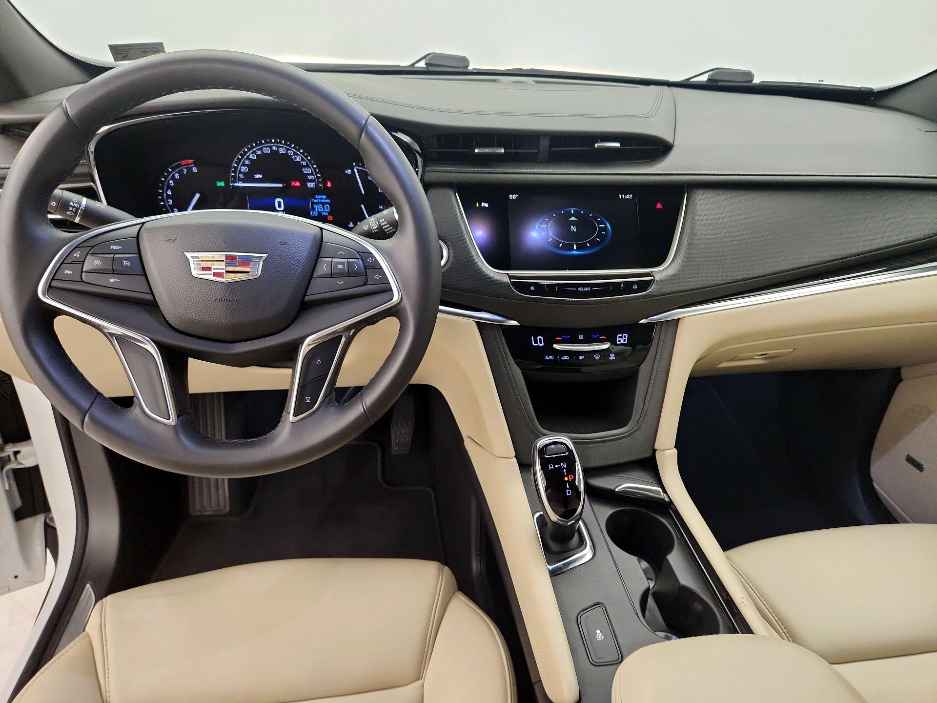 Thumbnail: 2017 Cadillac XT5 - 9