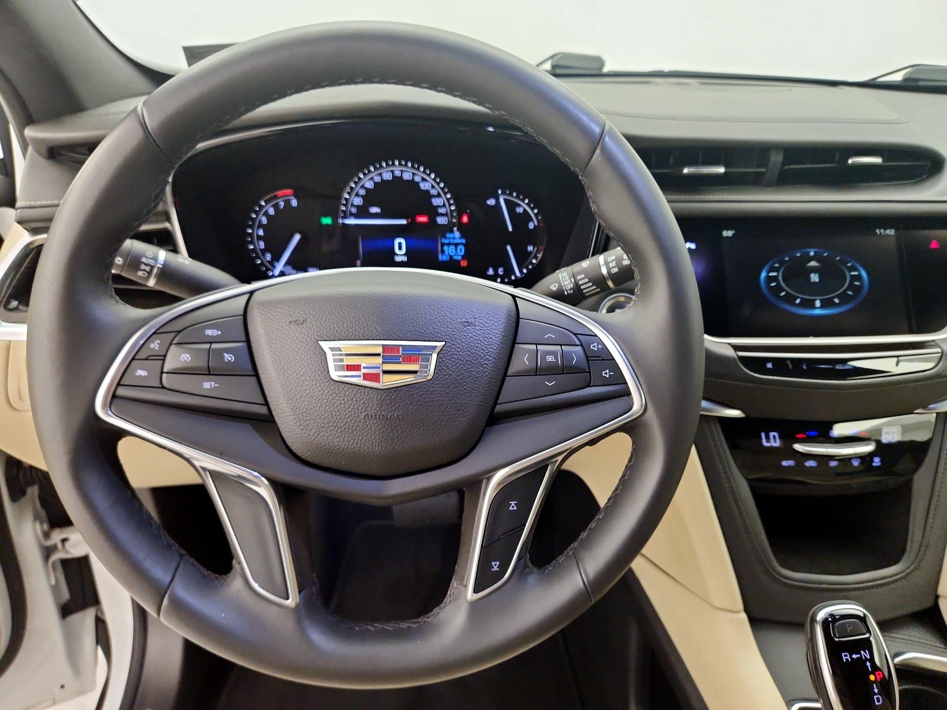 Thumbnail: 2017 Cadillac XT5 - 10