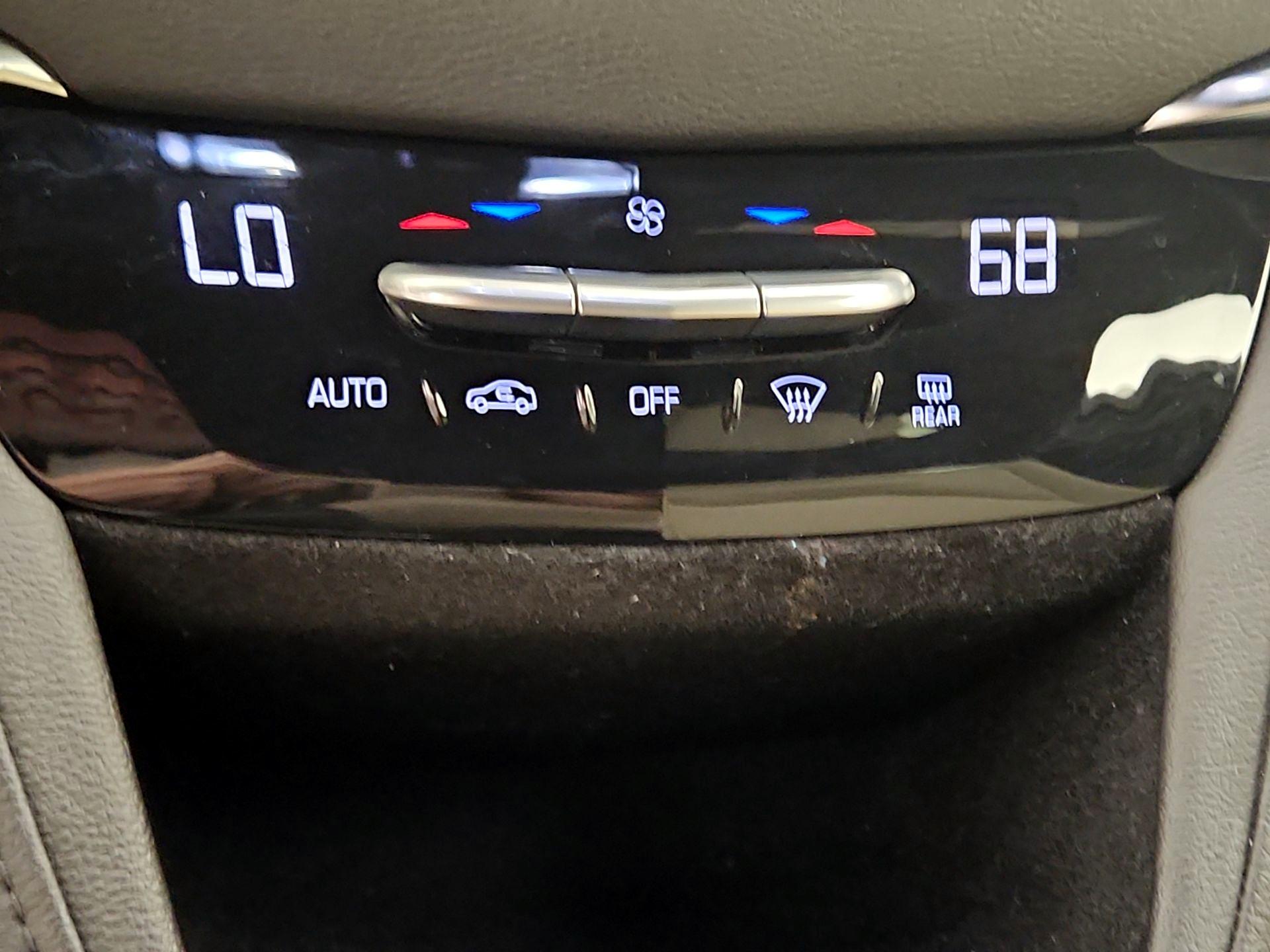 Thumbnail: 2017 Cadillac XT5 - 17