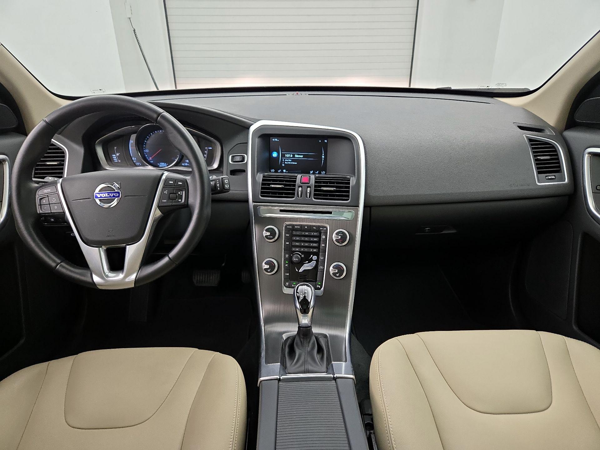 Thumbnail: 2016 Volvo XC60 - 9