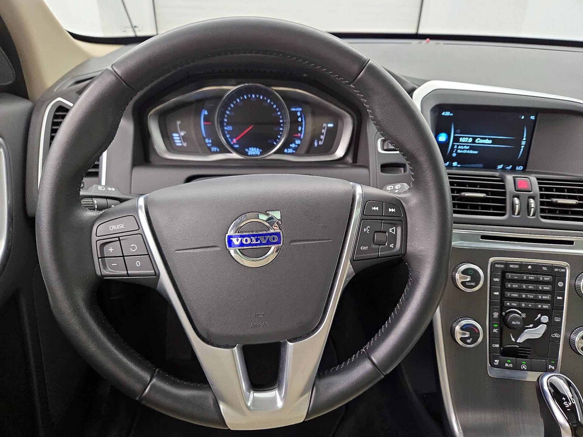 Thumbnail: 2016 Volvo XC60 - 10