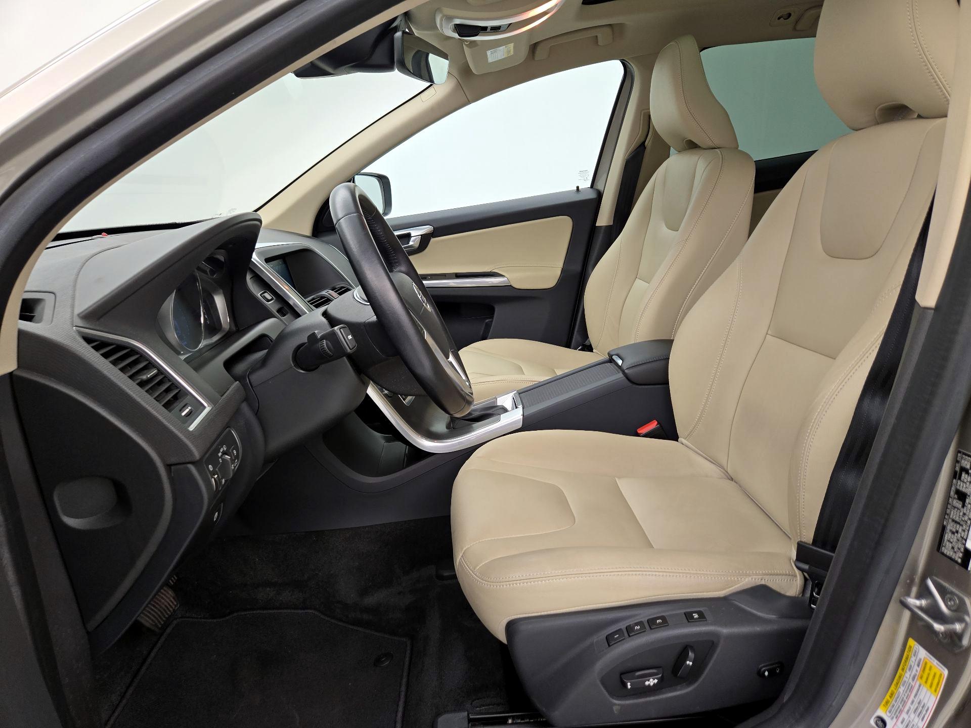 Thumbnail: 2016 Volvo XC60 - 11