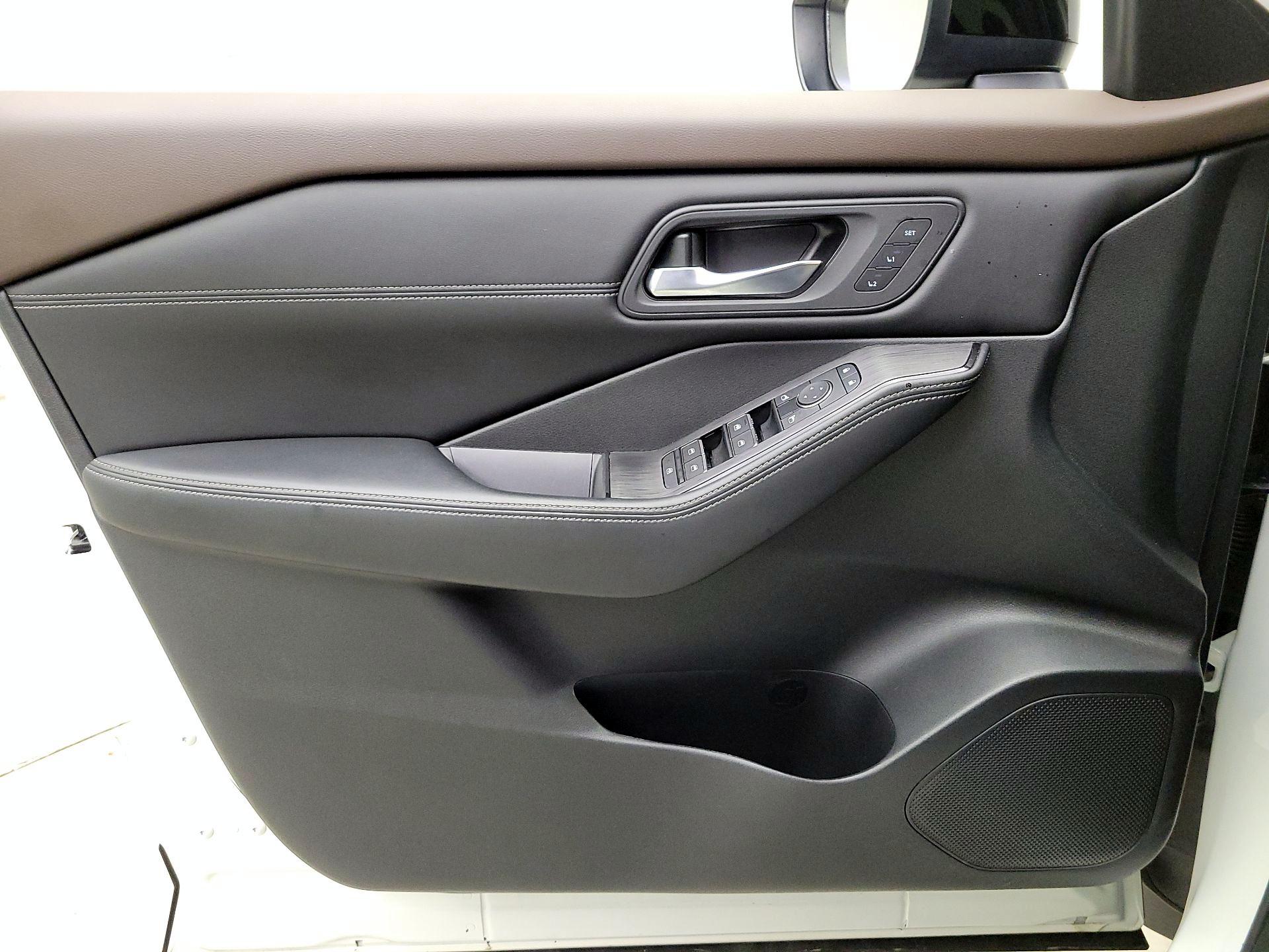 Thumbnail: 2023 Nissan Rogue - 12