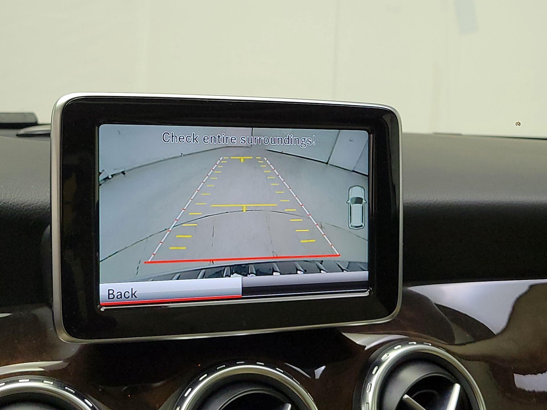 Thumbnail: 2015 Mercedes-Benz GLA - 15