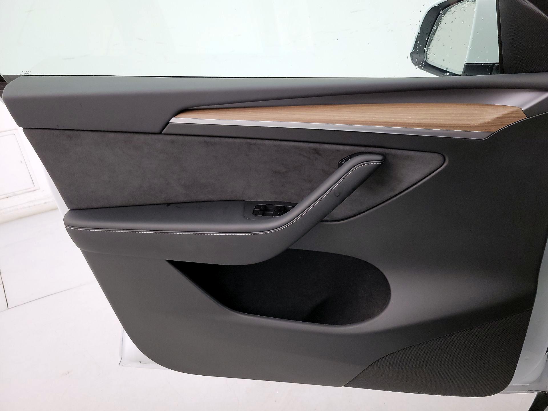 Thumbnail: 2025 Tesla Model Y - 12