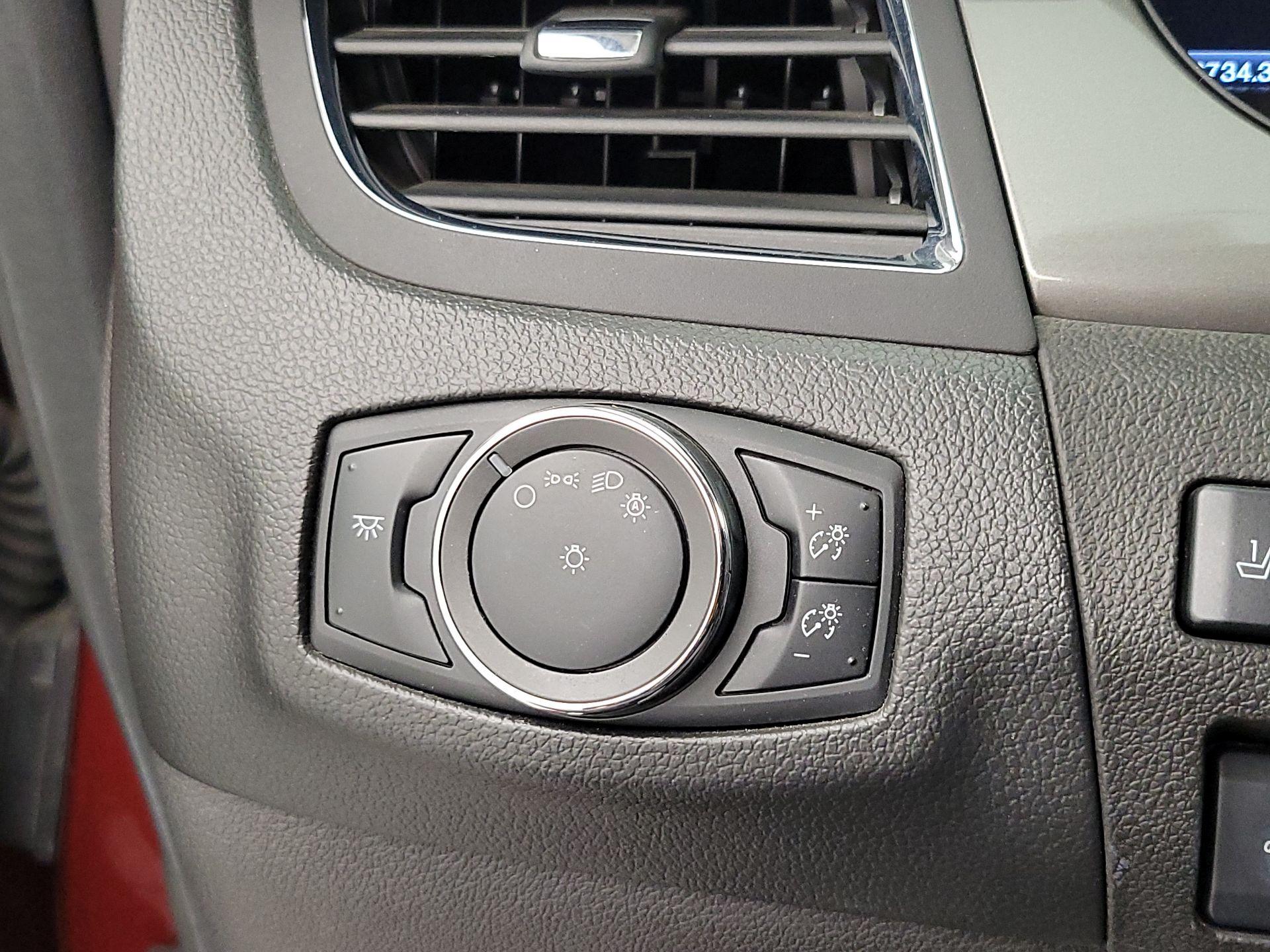 Thumbnail: 2014 Ford Edge - 13