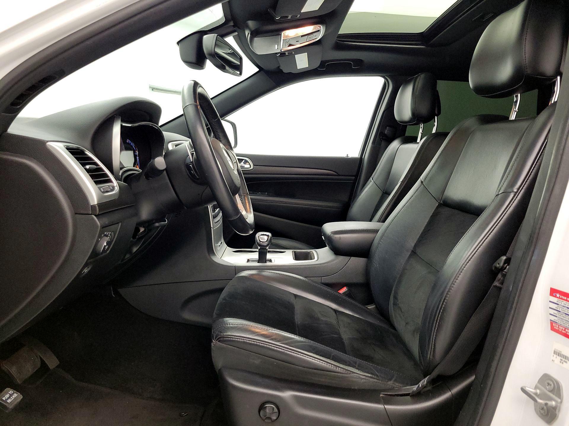 Thumbnail: 2015 Jeep Grand Cherokee - 11