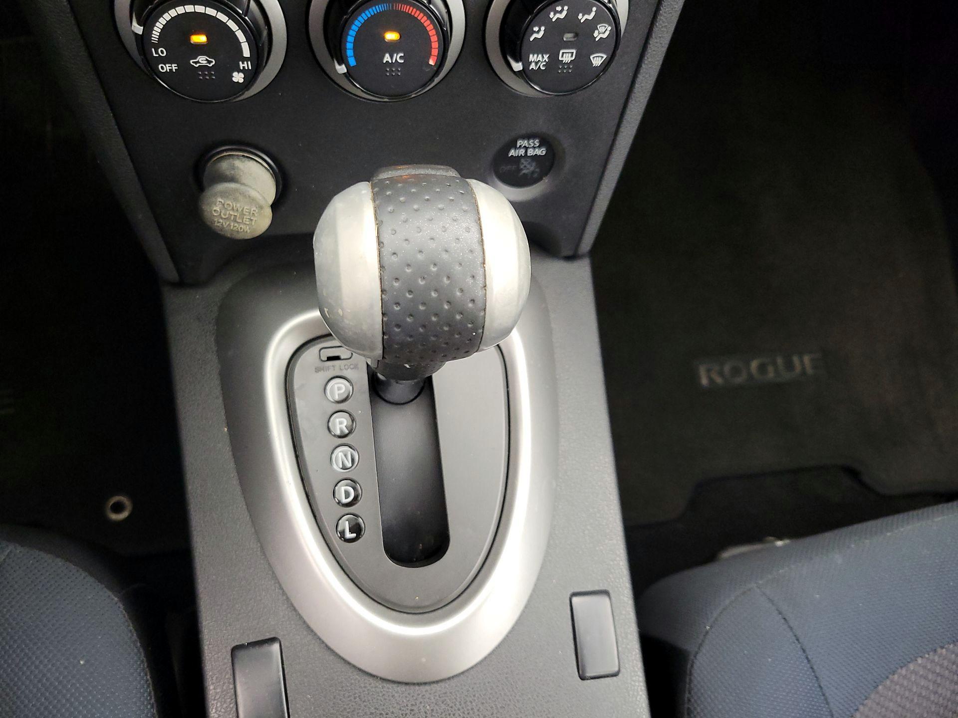 Thumbnail: 2013 Nissan Rogue - 16