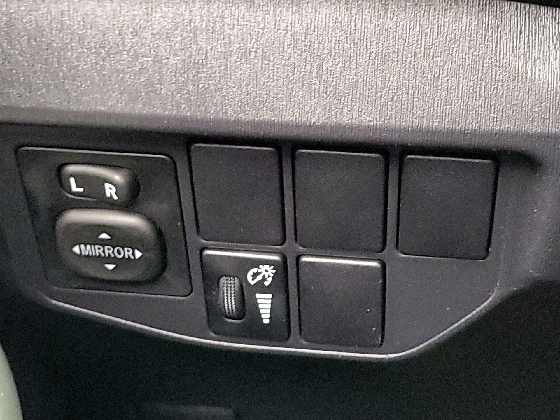 Thumbnail: 2013 Toyota Prius - 13