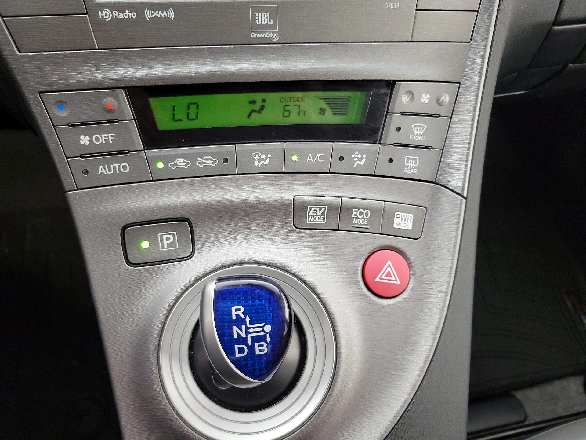 Thumbnail: 2013 Toyota Prius - 17