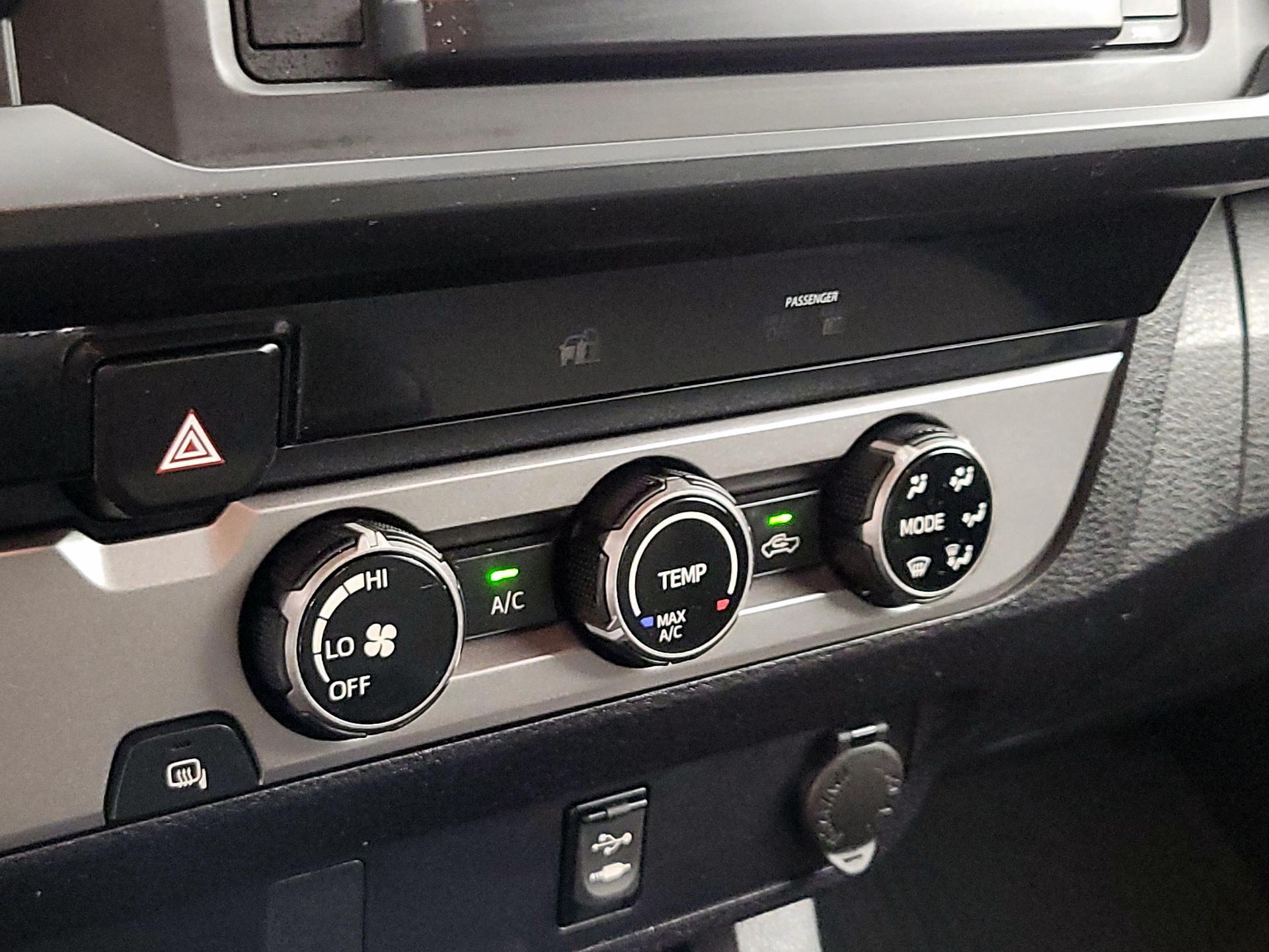 Thumbnail: 2016 Toyota Tacoma - 16