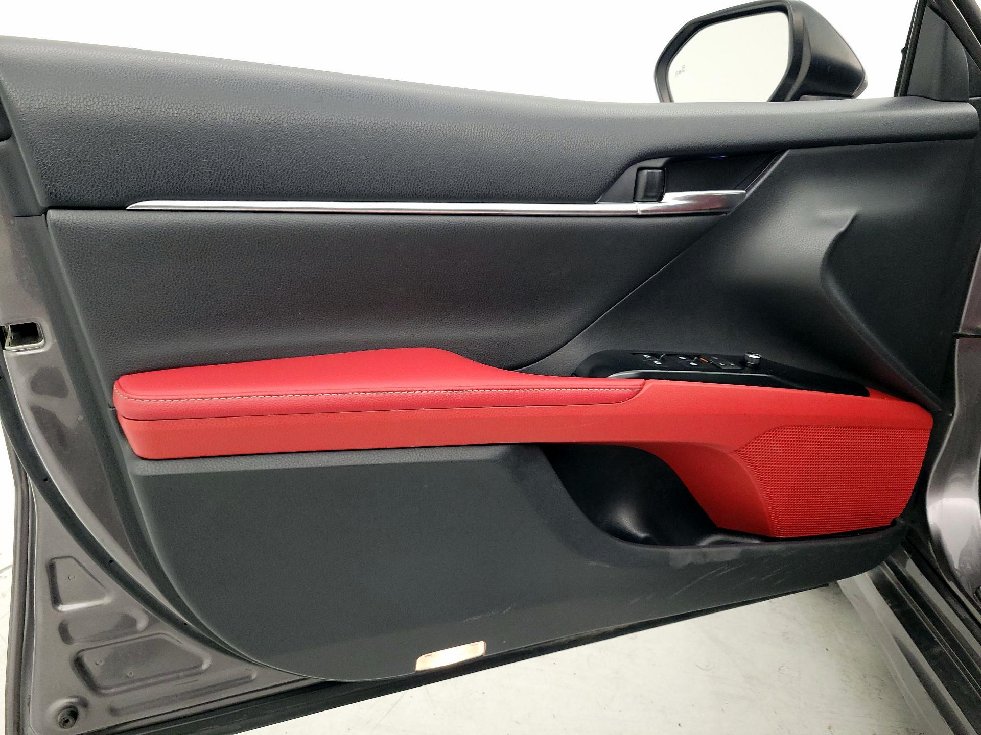 Thumbnail: 2019 Toyota Camry - 12