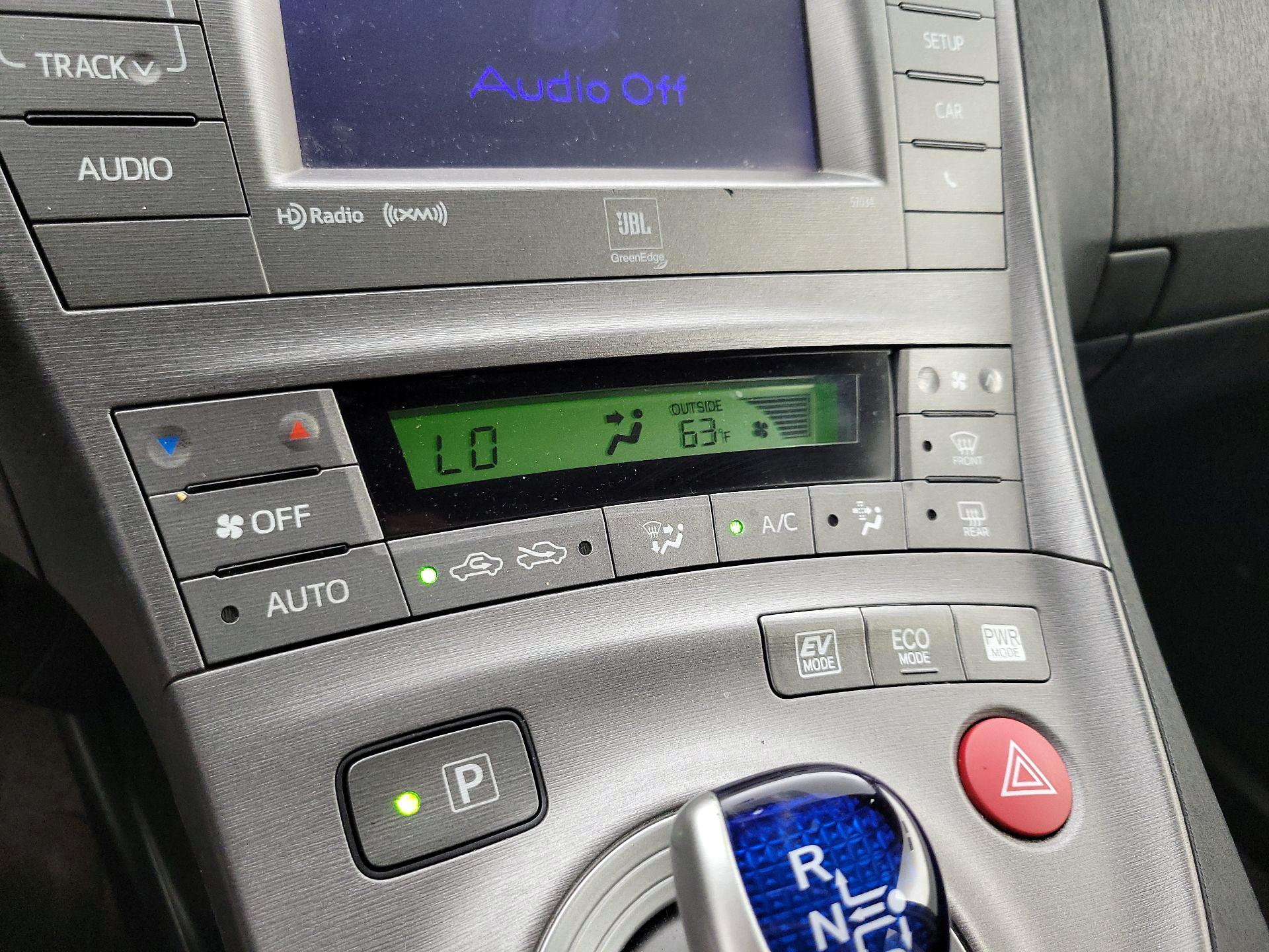 Thumbnail: 2014 Toyota Prius - 16