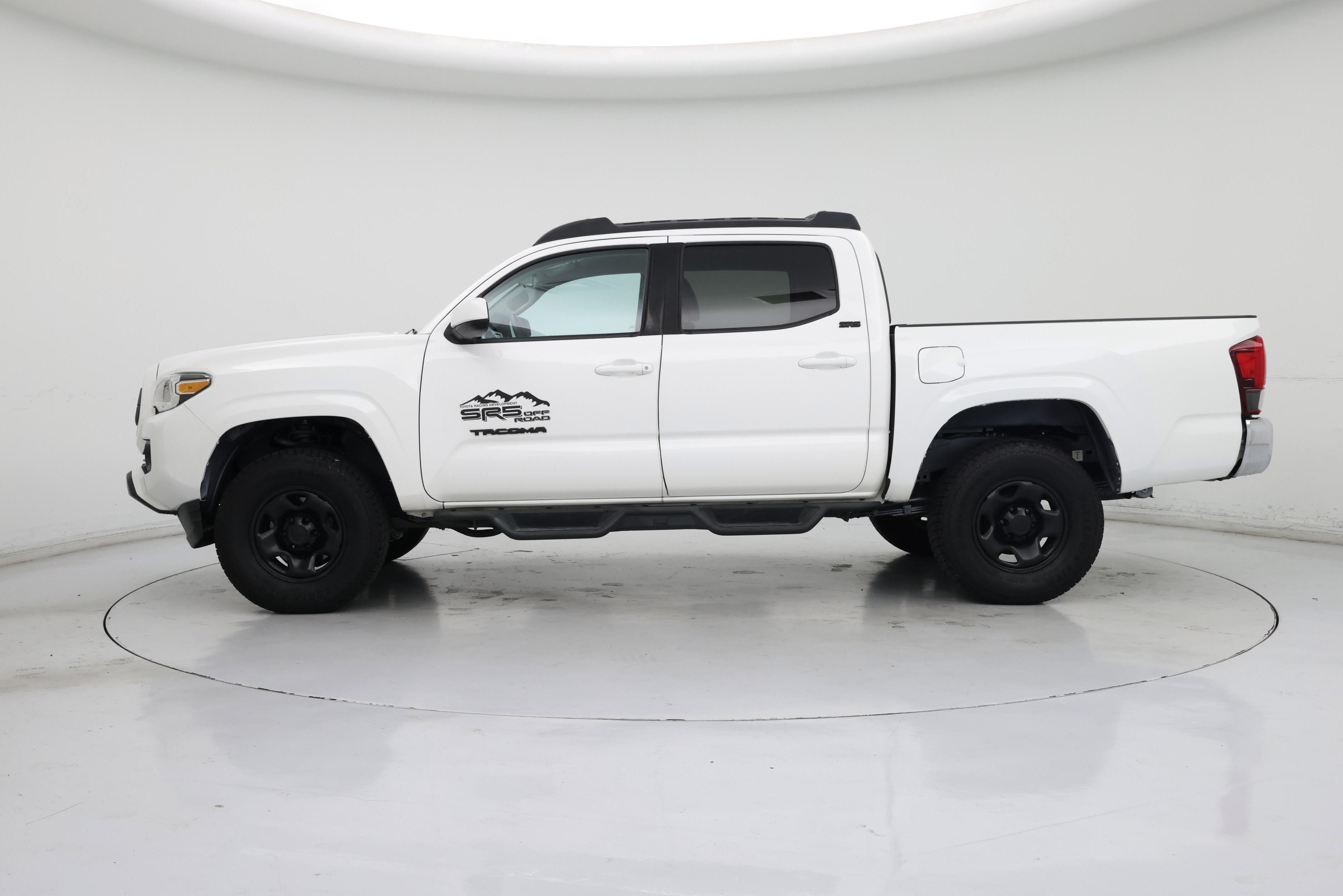 Thumbnail: 2020 Toyota Tacoma - 3