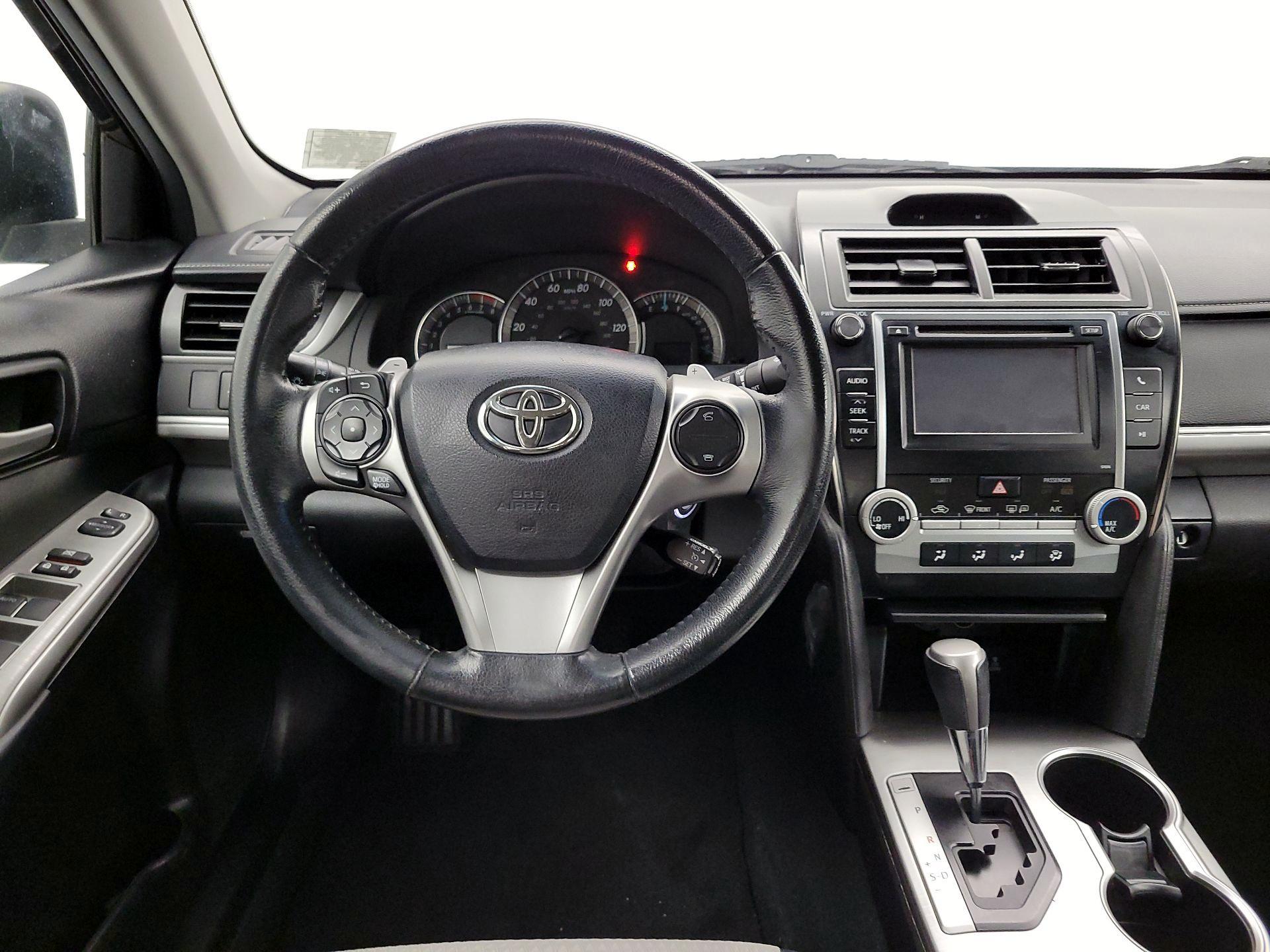 Thumbnail: 2013 Toyota Camry - 10