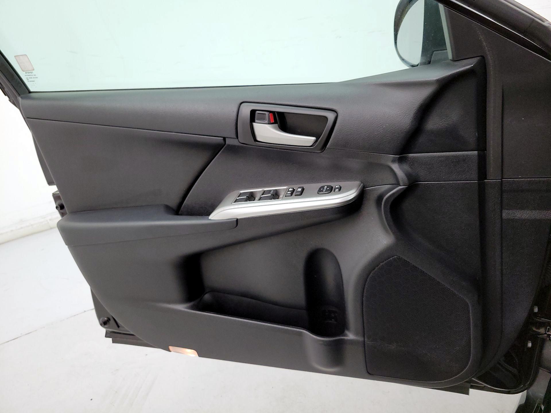 Thumbnail: 2013 Toyota Camry - 12