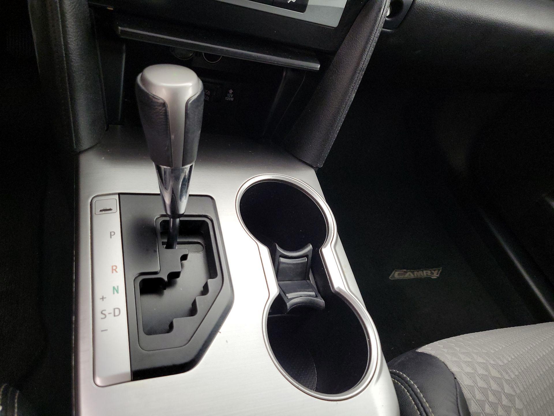 Thumbnail: 2013 Toyota Camry - 16