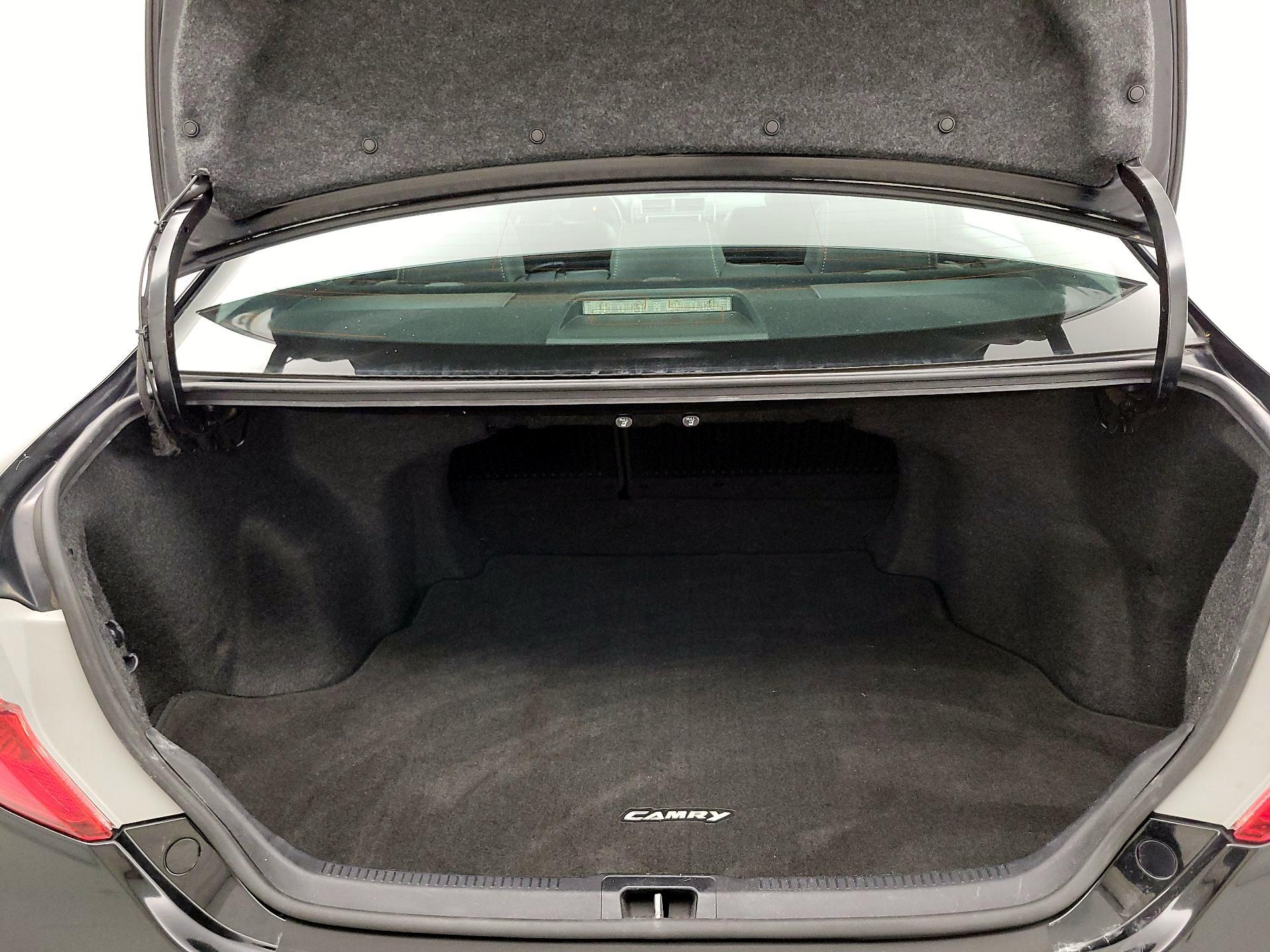 Thumbnail: 2013 Toyota Camry - 18