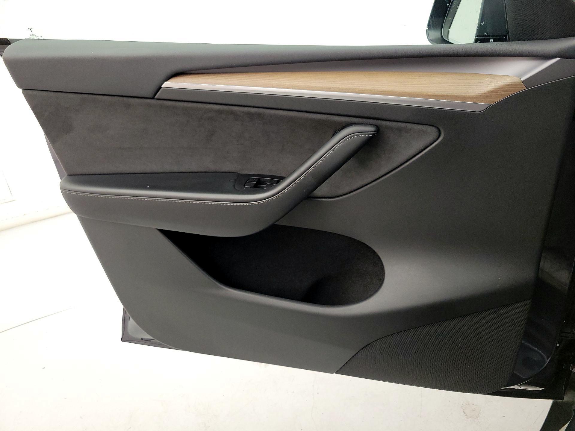 Thumbnail: 2022 Tesla Model Y - 12