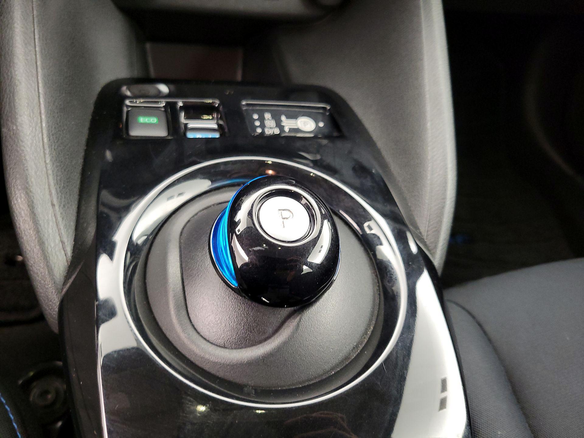 Thumbnail: 2018 Nissan Leaf - 17