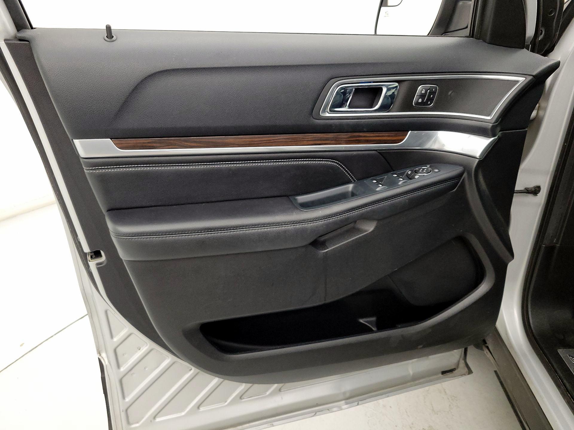 Thumbnail: 2016 Ford Explorer - 12