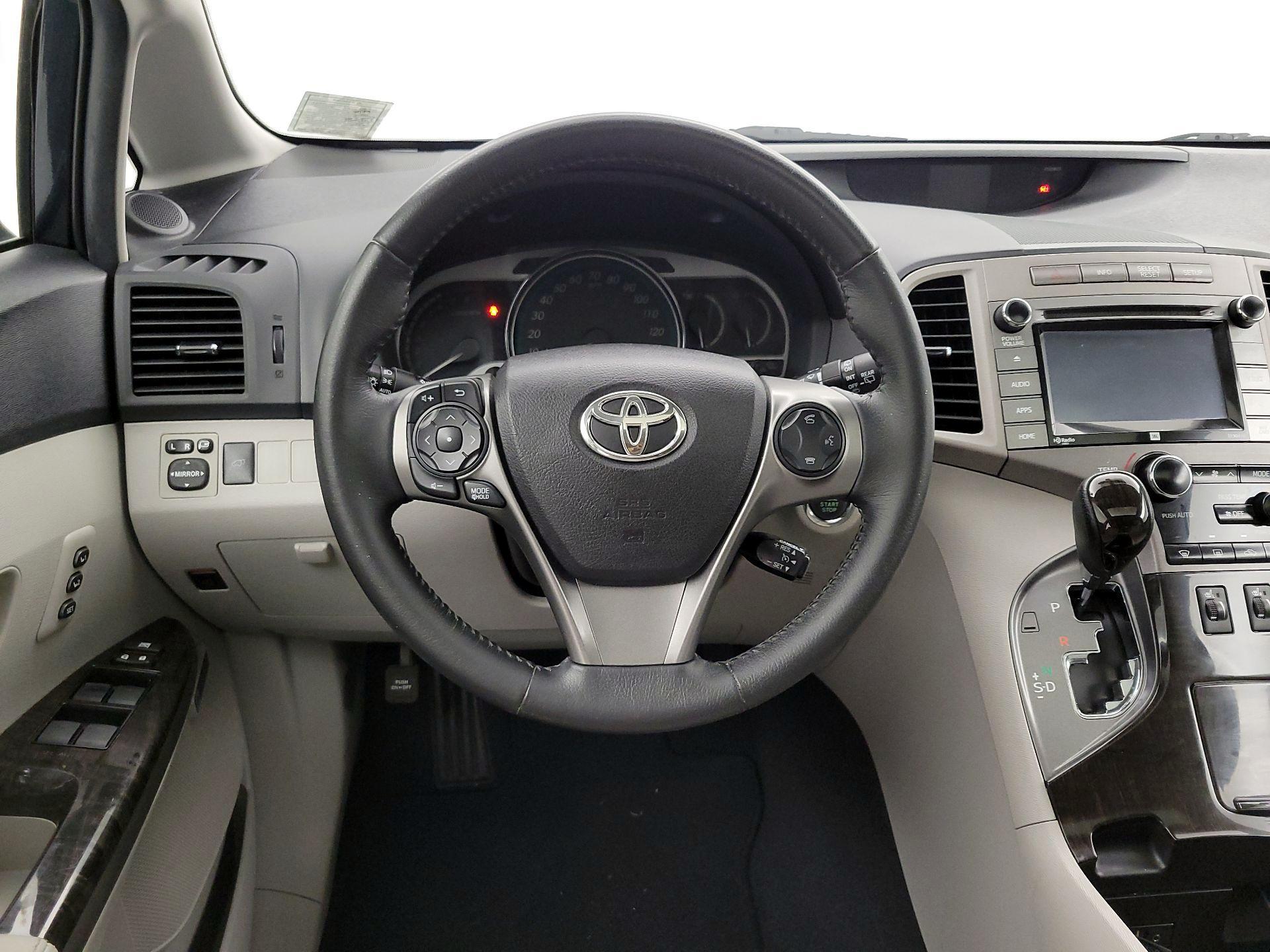 Thumbnail: 2015 Toyota Venza - 10