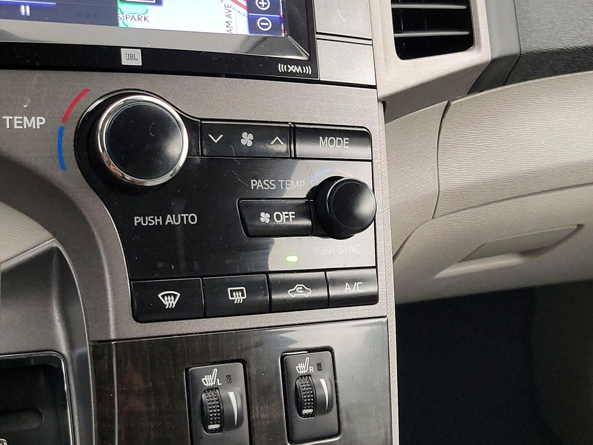 Thumbnail: 2015 Toyota Venza - 16