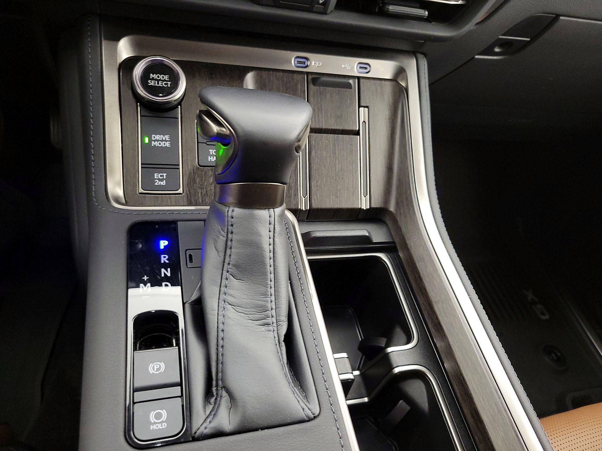 Thumbnail: 2024 Lexus GX - 18