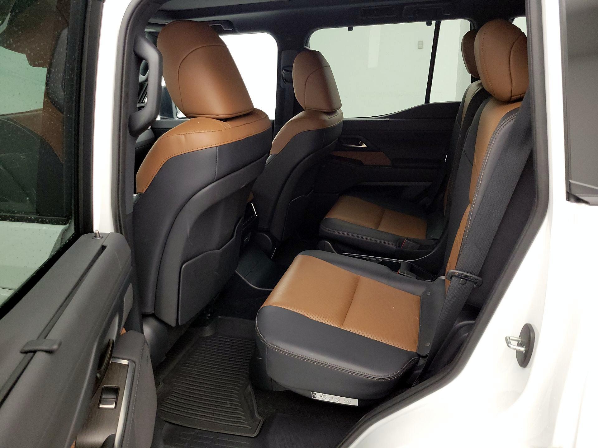 Thumbnail: 2024 Lexus GX - 19
